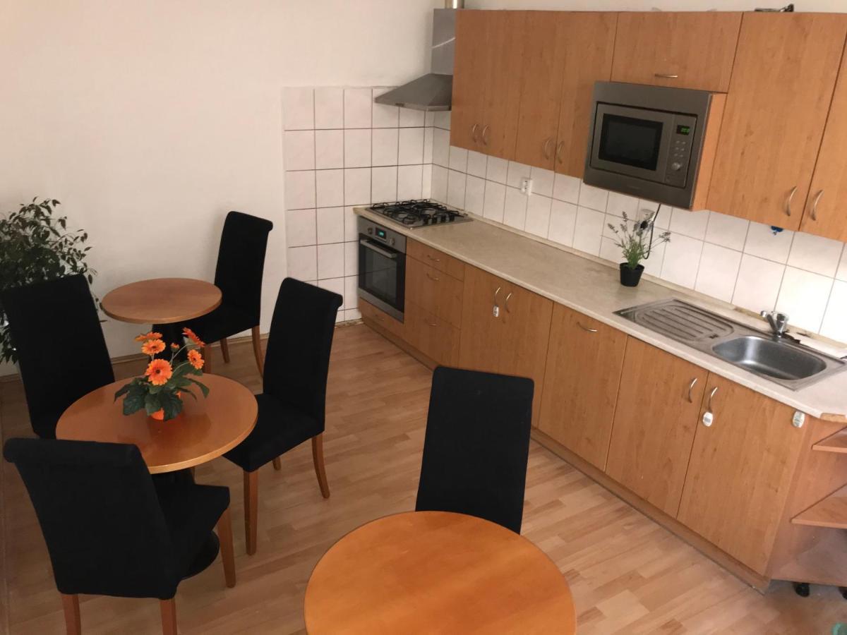 All Seasons Hostel Prague Exterior photo