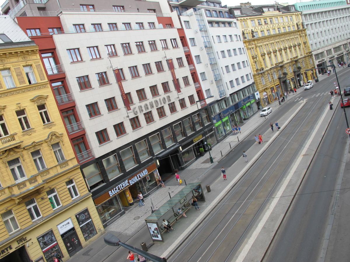 All Seasons Hostel Prague Exterior photo